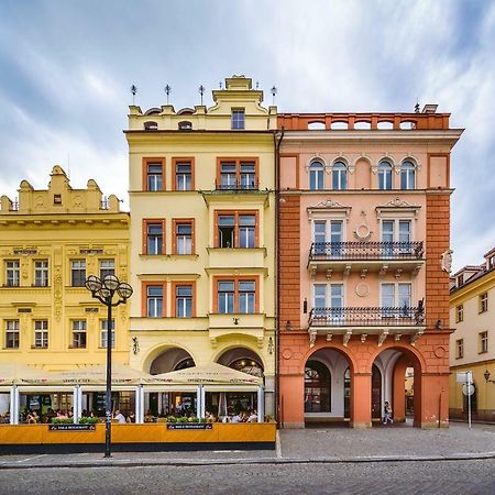 Modern Family Apt. With Central Square Entrance Hradec Králové Buitenkant foto