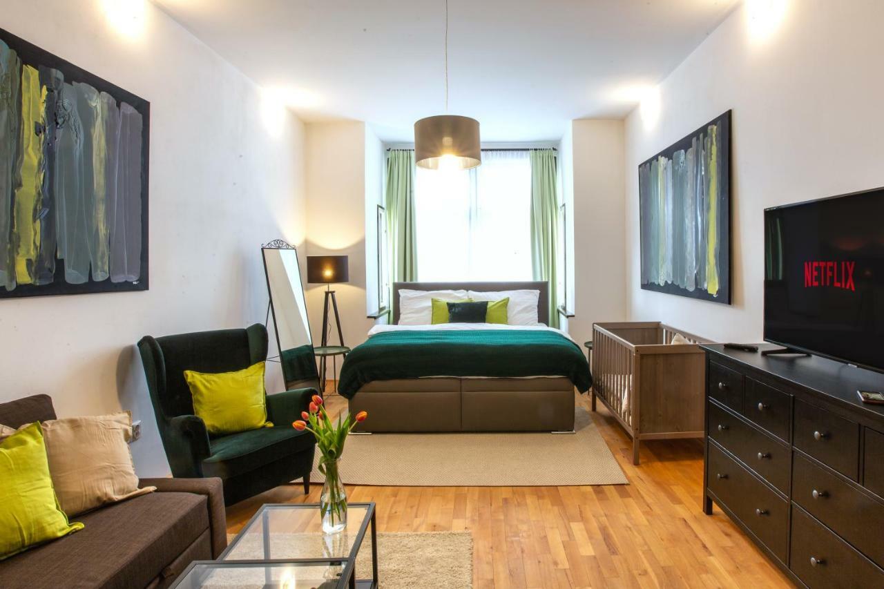 Modern Family Apt. With Central Square Entrance Hradec Králové Buitenkant foto