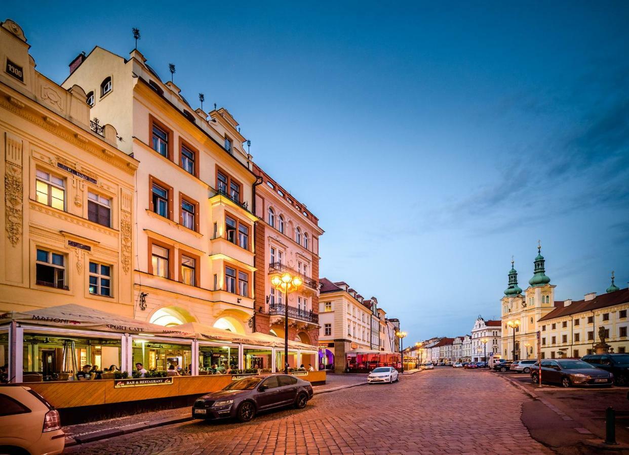 Modern Family Apt. With Central Square Entrance Hradec Králové Buitenkant foto