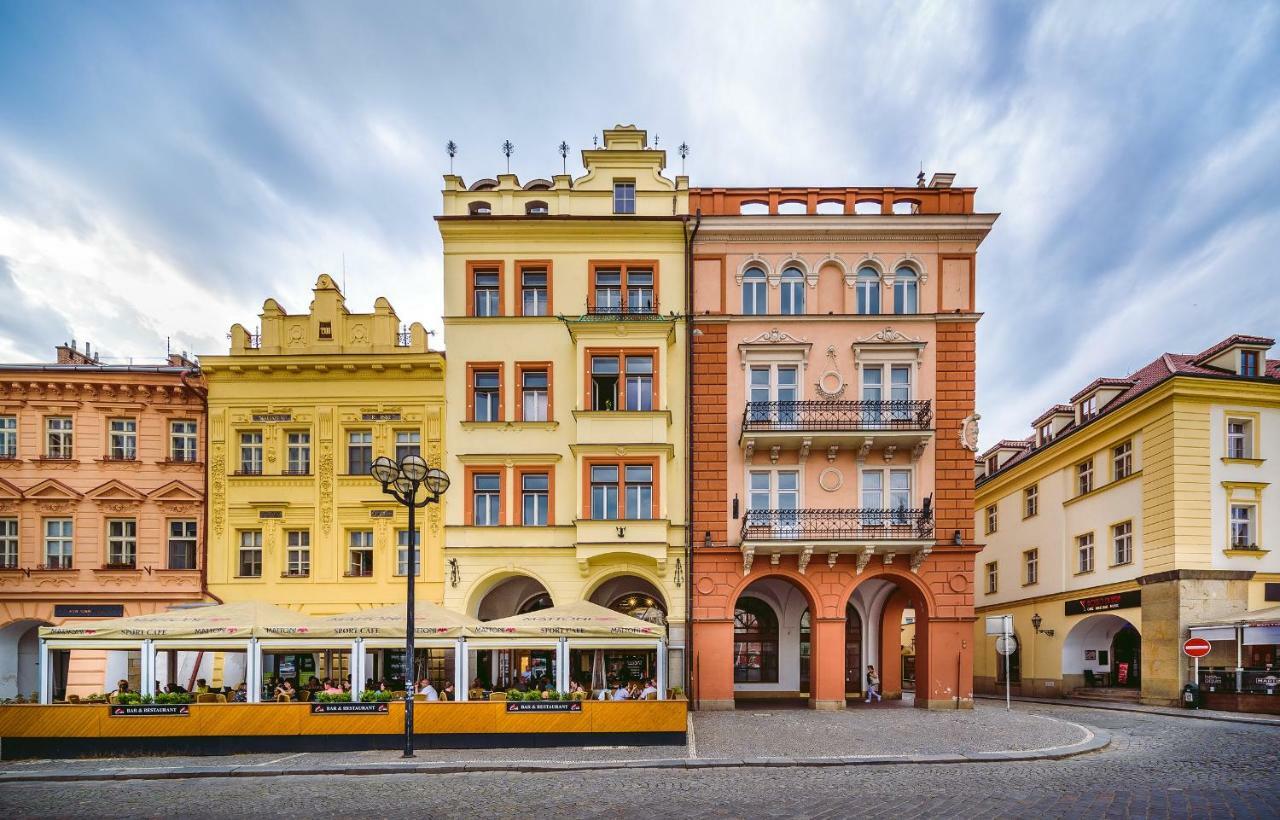 Modern Family Apt. With Central Square Entrance Hradec Králové Buitenkant foto